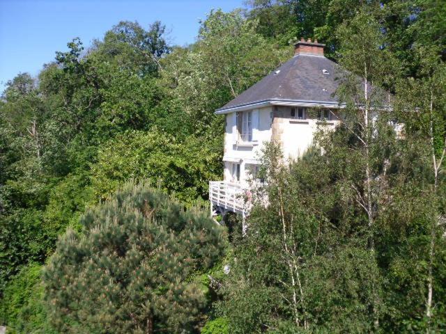 Gite La Bertichere 3 Etoiles Saint-Jean-le-Thomas Exterior photo
